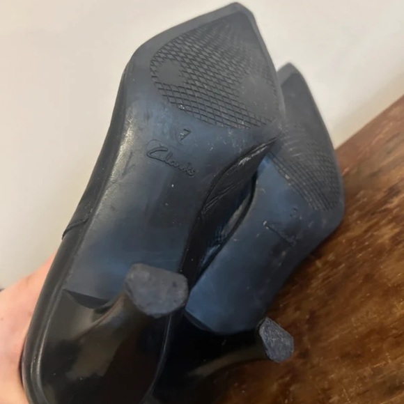 Black Leather Knee-High Boots - Picture 4 of 4